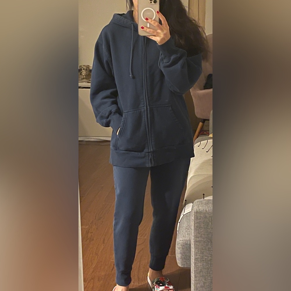 Aritzia Dark Blue zip sweater - Picture 2 of 16